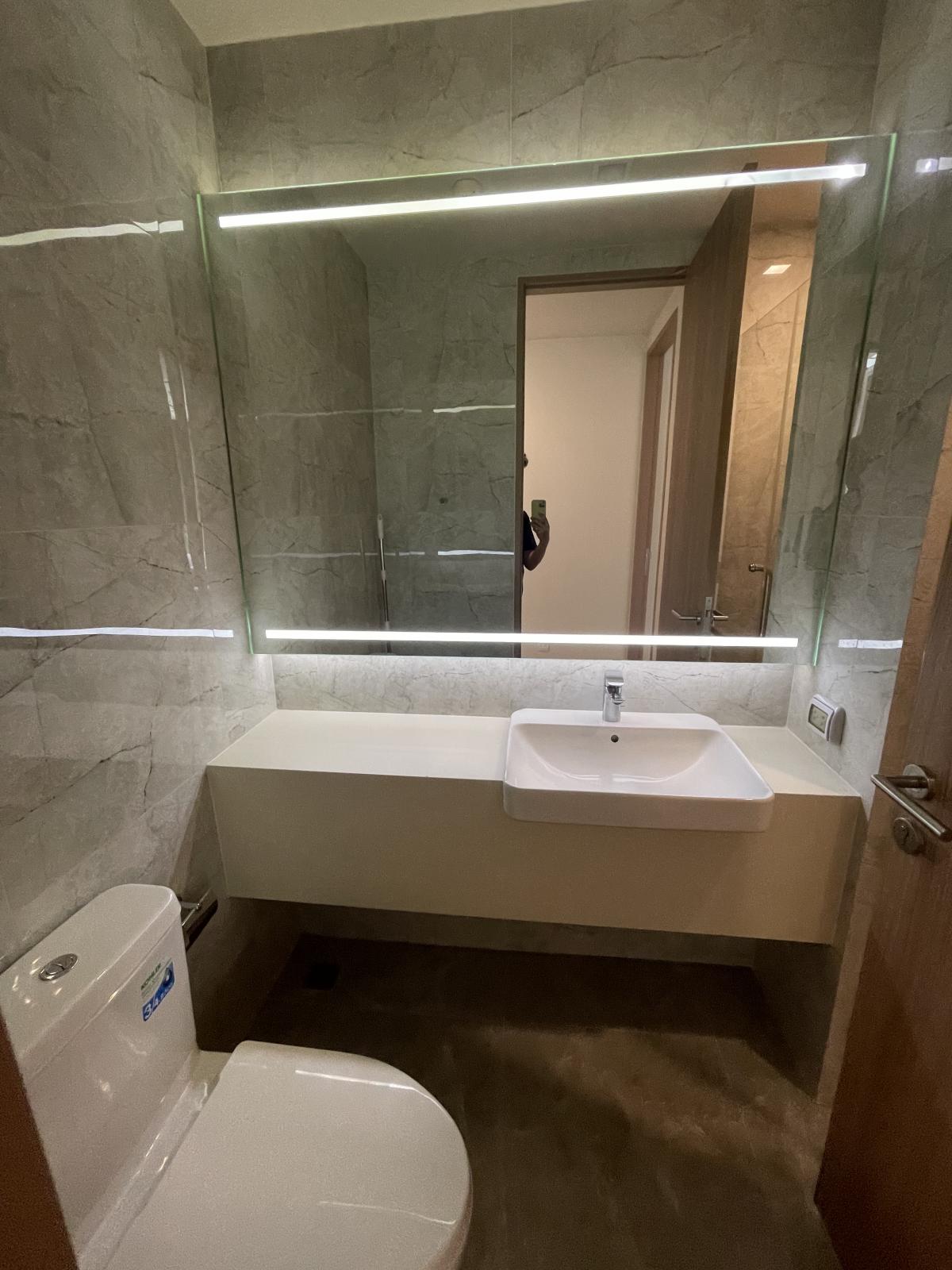 For RentCondoSukhumvit, Asoke, Thonglor : Rent a 2-bedroom condo at Noble Around Sukhumvit 33 near BTS with complete amenities!Large room 65 sq.m. for only 45,000 THB/month, close to Em District, convenient transportation!