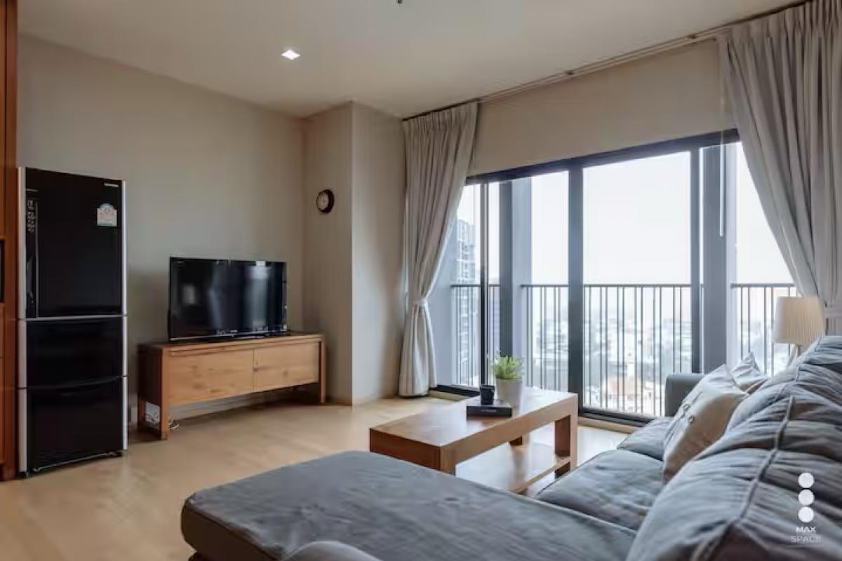 For SaleCondoSukhumvit, Asoke, Thonglor : Urgent sale! Noble Reveal condo, 2 bedrooms in the heart of Ekkamai, near BTS, best price!Size 67 sq.m. with swimming pool and fitness, ready to move in immediately!