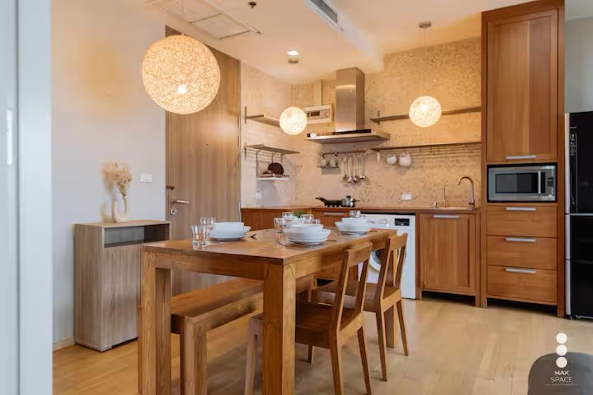 For SaleCondoSukhumvit, Asoke, Thonglor : Urgent sale! Noble Reveal condo, 2 bedrooms in the heart of Ekkamai, near BTS, best price!Size 67 sq.m. with swimming pool and fitness, ready to move in immediately!