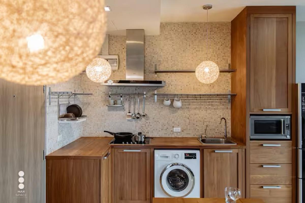 For SaleCondoSukhumvit, Asoke, Thonglor : Urgent sale! Noble Reveal condo, 2 bedrooms in the heart of Ekkamai, near BTS, best price!Size 67 sq.m. with swimming pool and fitness, ready to move in immediately!