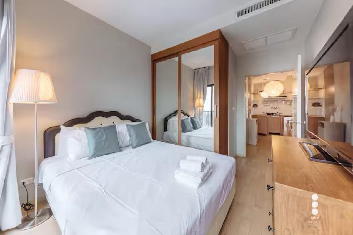 For SaleCondoSukhumvit, Asoke, Thonglor : Urgent sale! Noble Reveal condo, 2 bedrooms in the heart of Ekkamai, near BTS, best price!Size 67 sq.m. with swimming pool and fitness, ready to move in immediately!