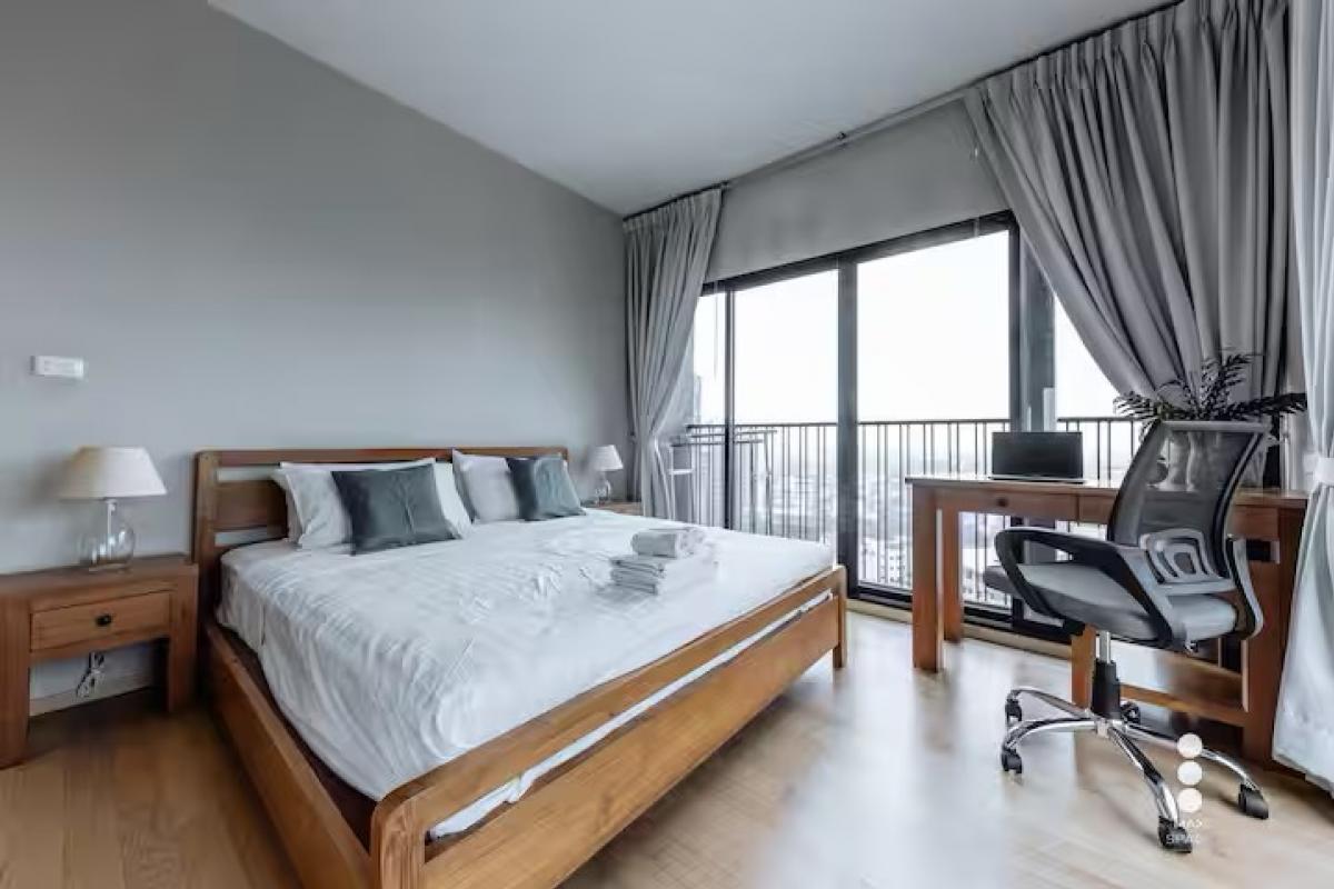 For SaleCondoSukhumvit, Asoke, Thonglor : Urgent sale! Noble Reveal condo, 2 bedrooms in the heart of Ekkamai, near BTS, best price!Size 67 sq.m. with swimming pool and fitness, ready to move in immediately!