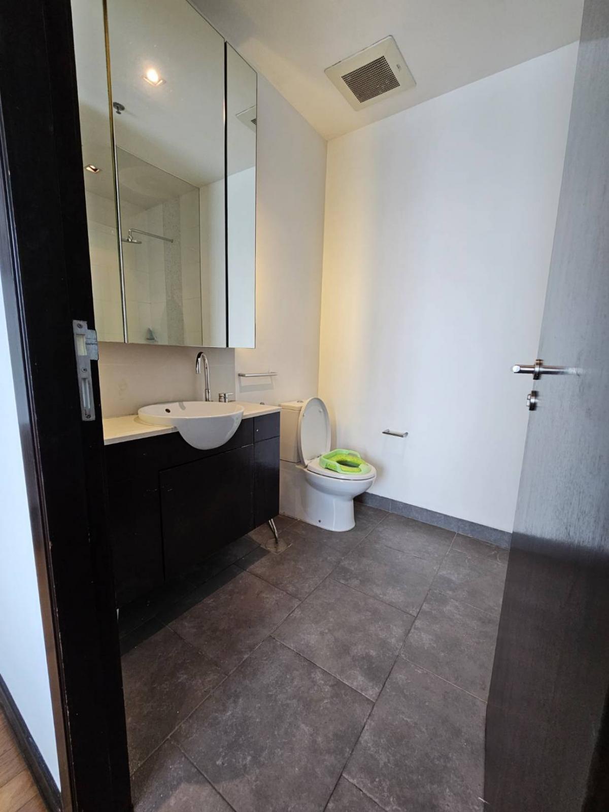 For SaleCondoSathorn, Narathiwat : The luxurious condo The Lofts Yennakart 2 bedrooms 2 bathrooms near BTS LumpiniPrice only 8.5 million with complete facilities!