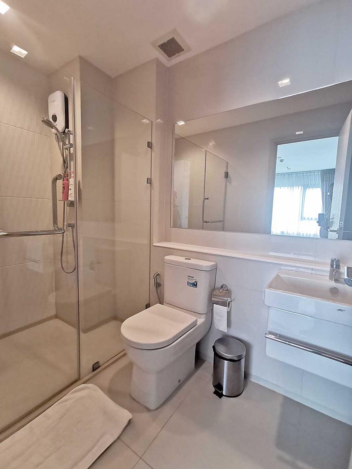 For RentCondoWitthayu, Chidlom, Langsuan, Ploenchit : Rent a condo at Life One Wireless, 2 bedrooms, in the heart of Chidlom for 48,000 THB/month.With complete amenities, close to BTS/MRT, convenient transportation!