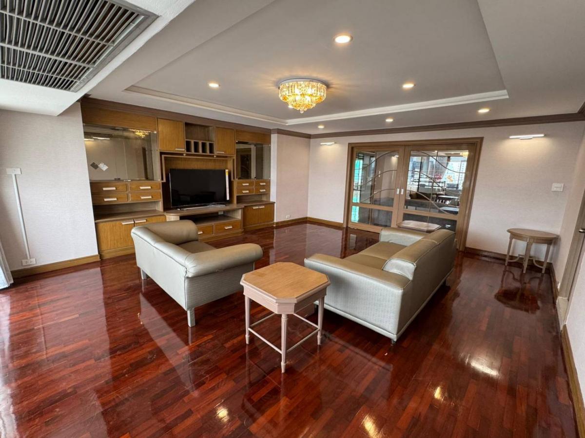 For RentCondoSukhumvit, Asoke, Thonglor : Rent a luxury condo with 3 bedrooms, 350 sqm, in the heart of AsokeWattana Height available for immediate move-in at only 120,000 THB/month!