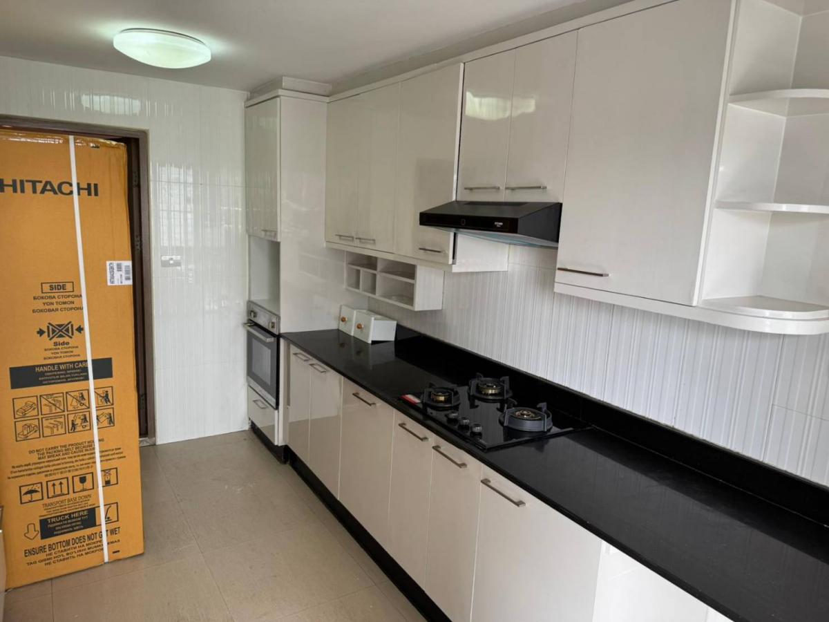 For RentCondoSukhumvit, Asoke, Thonglor : Rent a luxury condo with 3 bedrooms, 350 sqm, in the heart of AsokeWattana Height available for immediate move-in at only 120,000 THB/month!