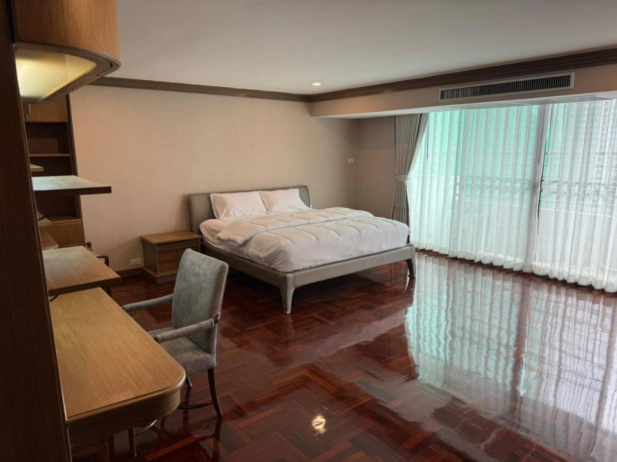 For RentCondoSukhumvit, Asoke, Thonglor : Rent a luxury condo with 3 bedrooms, 350 sqm, in the heart of AsokeWattana Height available for immediate move-in at only 120,000 THB/month!