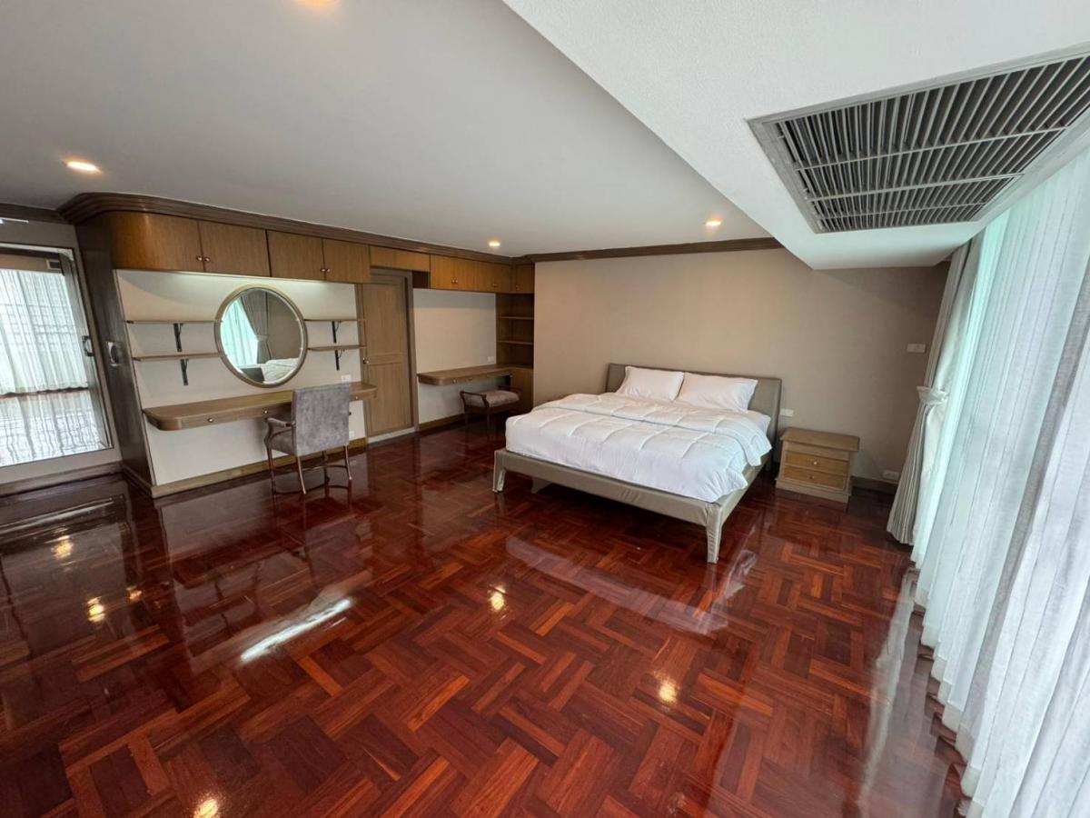 For RentCondoSukhumvit, Asoke, Thonglor : Rent a luxury condo with 3 bedrooms, 350 sqm, in the heart of AsokeWattana Height available for immediate move-in at only 120,000 THB/month!