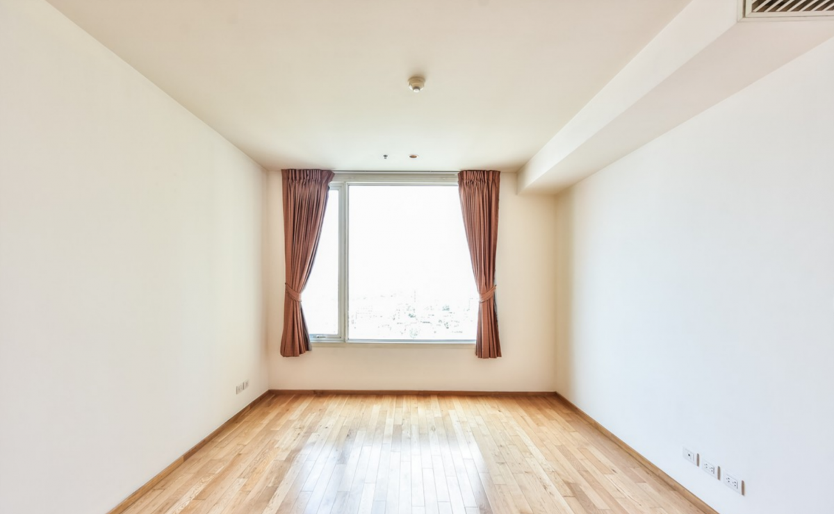 For SaleCondoSathorn, Narathiwat : Luxury condo with 2 bedrooms in the heart of SilomNear BTS Chong Nonsi, only 200 m. Starting at 14.3 million!