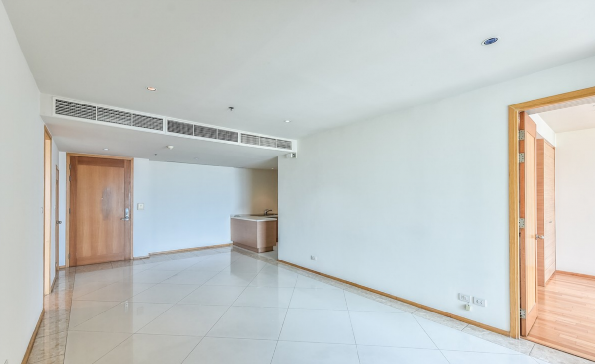 For SaleCondoSathorn, Narathiwat : Luxury condo with 2 bedrooms in the heart of SilomNear BTS Chong Nonsi, only 200 m. Starting at 14.3 million!