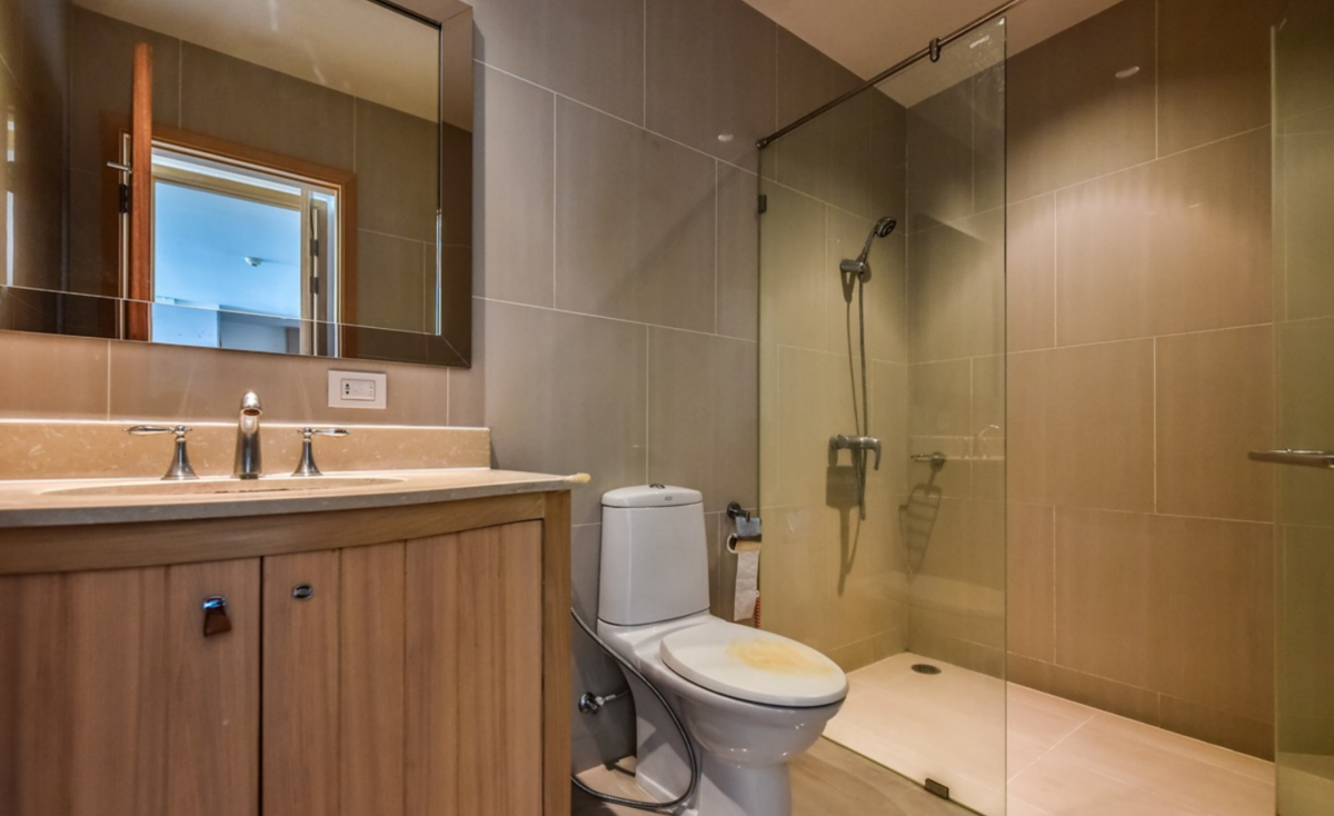 For SaleCondoSathorn, Narathiwat : Luxury condo with 2 bedrooms in the heart of SilomNear BTS Chong Nonsi, only 200 m. Starting at 14.3 million!