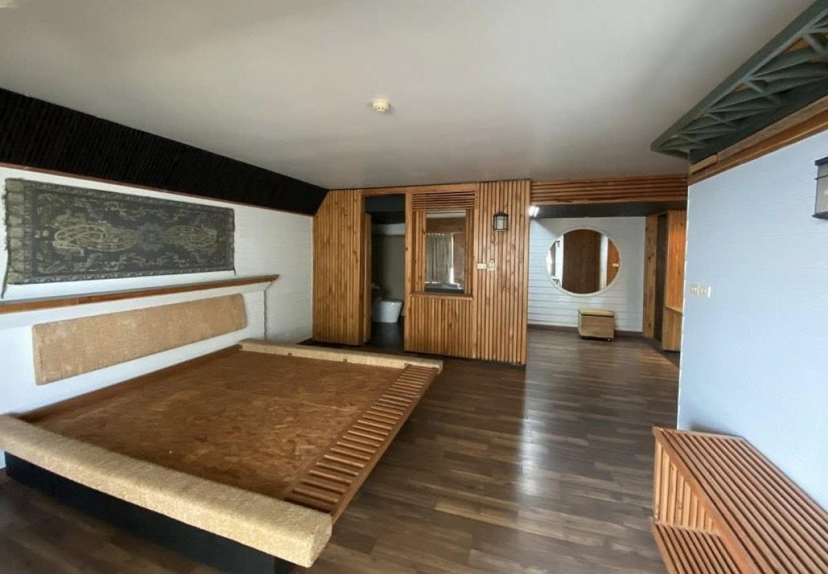 For SaleCondoOnnut, Udomsuk : Luxury condo with 3 bedrooms in the heart of On Nut, 216 sq.m.For sale at 11.88 million THB or for rent at just 48,000 THB/month!