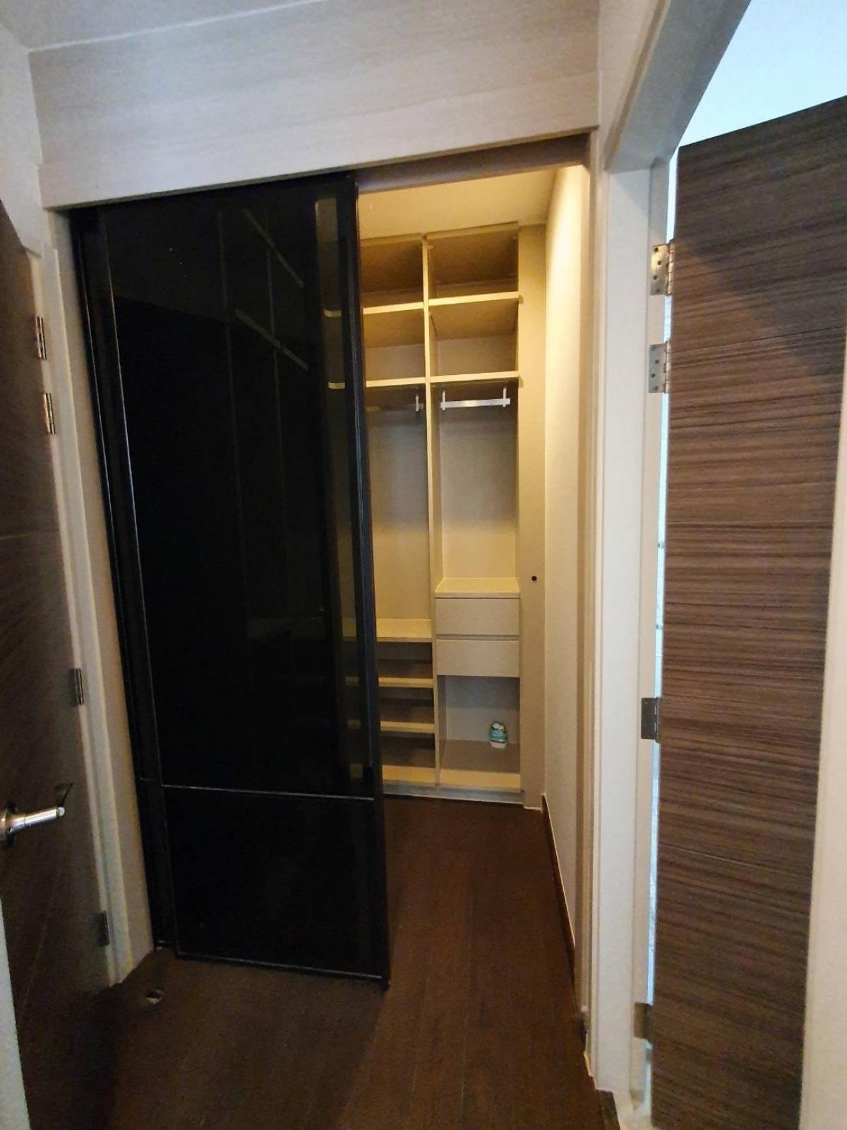 For RentCondoRama9, Petchburi, RCA : Luxurious in a prime location! Q Asoke condo with 3 bedrooms near MRT PhetchaburiFor rent at only 85,000 baht/month, with fitness center and swimming pool, everything you need!