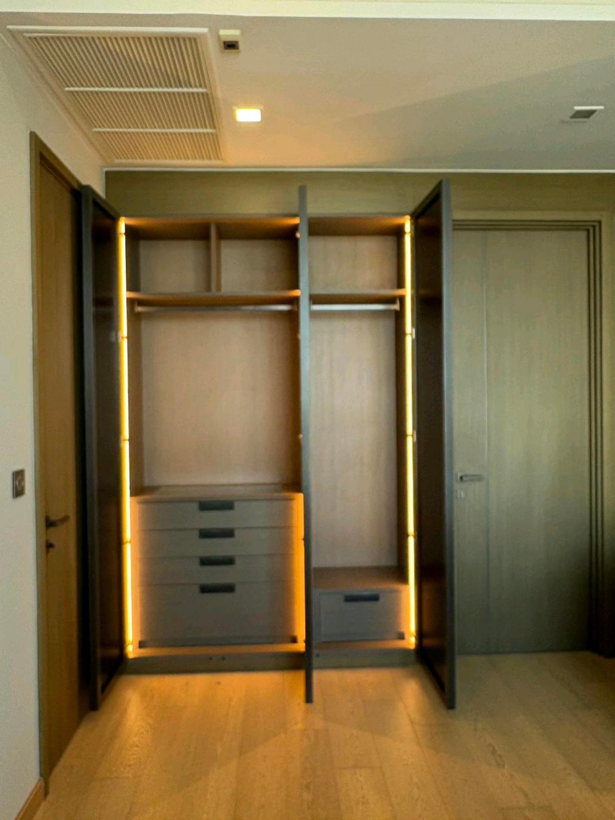 For RentCondoSukhumvit, Asoke, Thonglor : Luxury in the heart of Thonglor, 2 bedrooms, 3 bathrooms, 125 sq.m., ready to move in!The Monument Thong Lo is near BTS Thonglor for only 130,000 Baht/month!