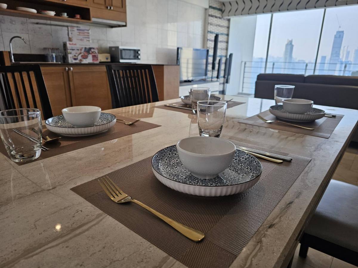 For RentCondoRama9, Petchburi, RCA : Rent a 2-bedroom condo at My Resort Bangkok, near MRT PhetchaburiInfinity Pool view with complete amenities!