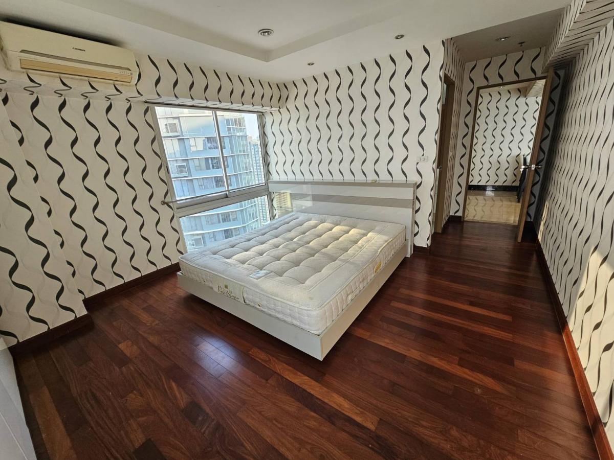 For RentCondoRama9, Petchburi, RCA : Rent a 2-bedroom condo at My Resort Bangkok, near MRT PhetchaburiInfinity Pool view with complete amenities!