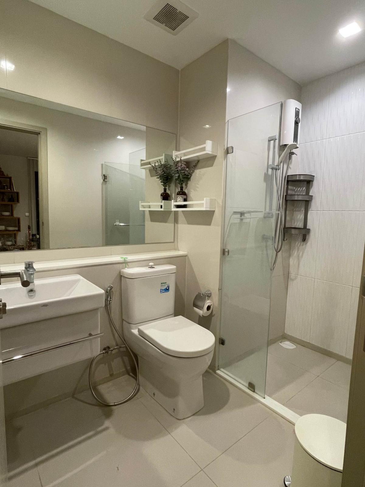 For RentCondoLadprao, Central Ladprao : 2 Bed Condo Life Ladprao near BTS Ha Yaek Lat PhraoRent for only 32,000 Baht/month with fitness-pool, great value!