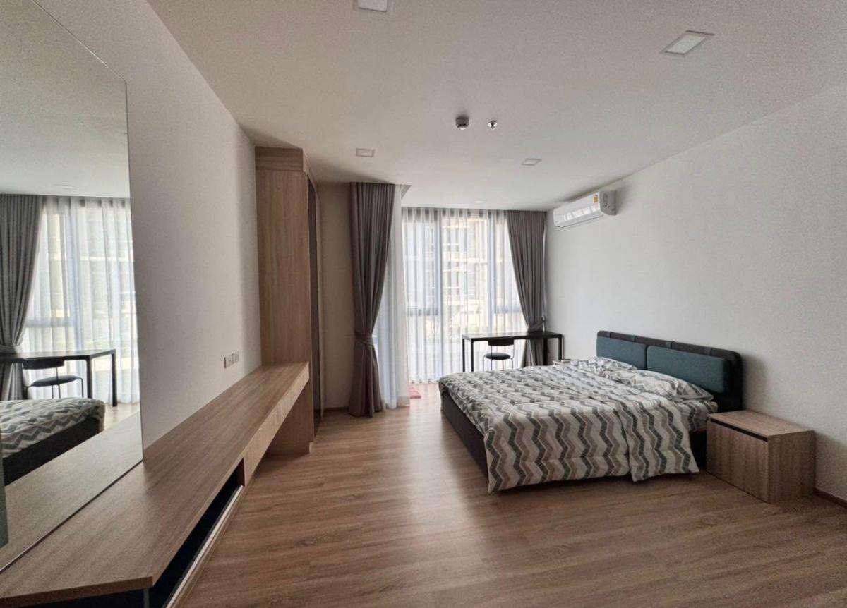 For RentCondoRatchathewi,Phayathai : 03/04/2026, # XT Phayathai Rent a luxury condo near BTS Phaya Thai New room 1 bedroom 42 sqm. Ready to move in Free swimming pool Fitness 0642748883