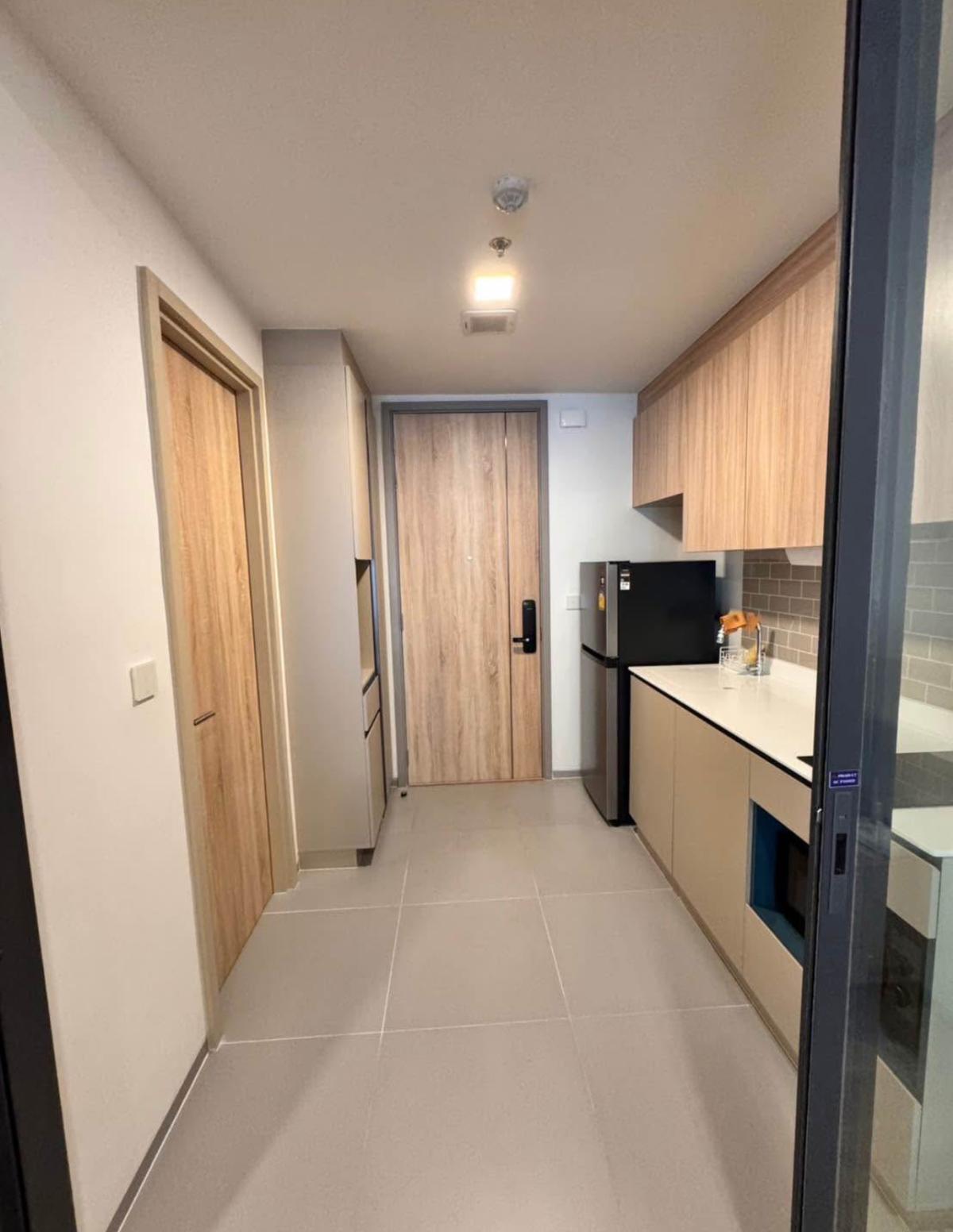 For RentCondoRatchathewi,Phayathai : 03/04/2026, # XT Phayathai Rent a luxury condo near BTS Phaya Thai New room 1 bedroom 42 sqm. Ready to move in Free swimming pool Fitness 0642748883