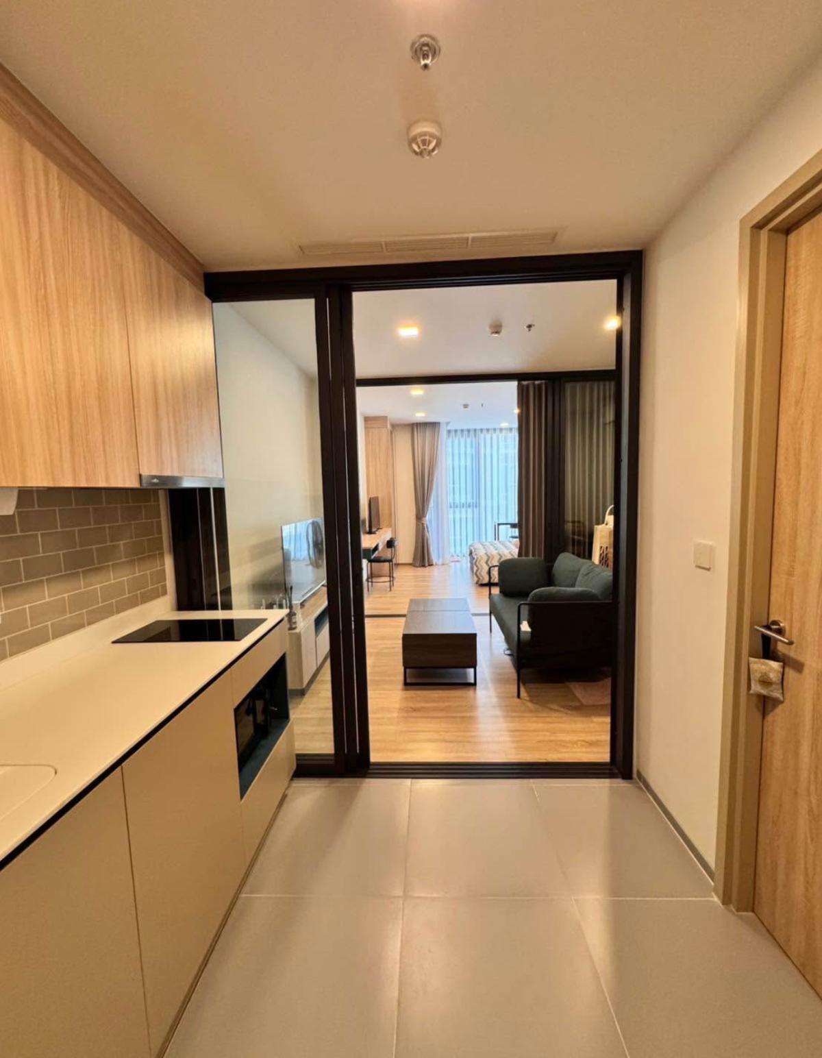 For RentCondoRatchathewi,Phayathai : 03/04/2026, # XT Phayathai Rent a luxury condo near BTS Phaya Thai New room 1 bedroom 42 sqm. Ready to move in Free swimming pool Fitness 0642748883