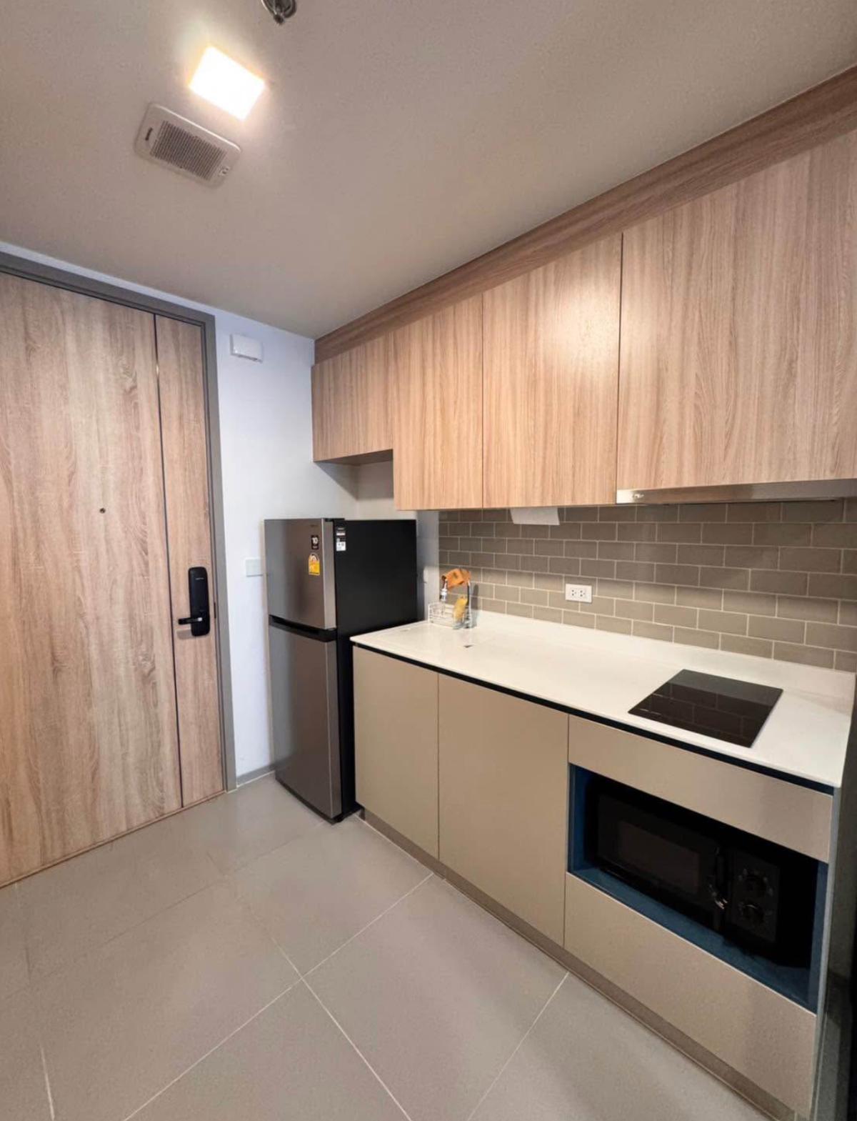 For RentCondoRatchathewi,Phayathai : 03/04/2026, # XT Phayathai Rent a luxury condo near BTS Phaya Thai New room 1 bedroom 42 sqm. Ready to move in Free swimming pool Fitness 0642748883