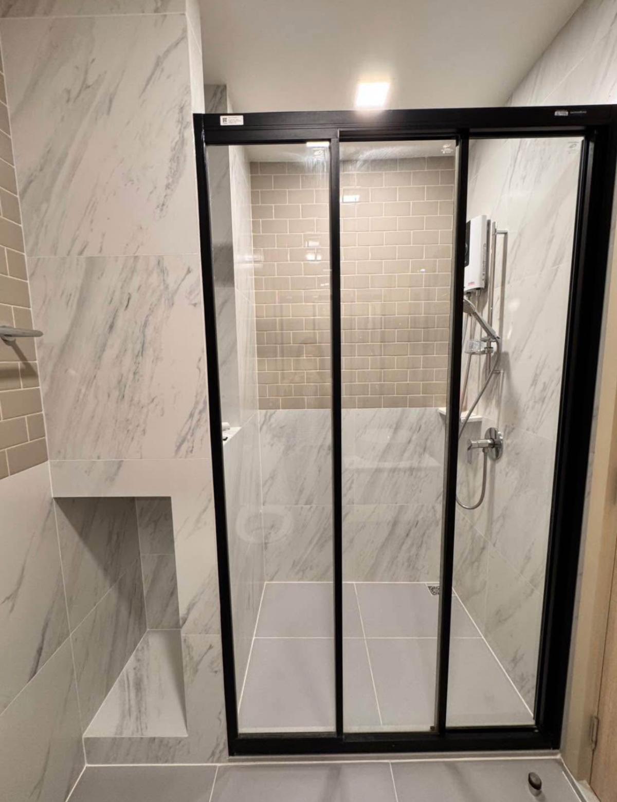 For RentCondoRatchathewi,Phayathai : 03/04/2026, # XT Phayathai Rent a luxury condo near BTS Phaya Thai New room 1 bedroom 42 sqm. Ready to move in Free swimming pool Fitness 0642748883