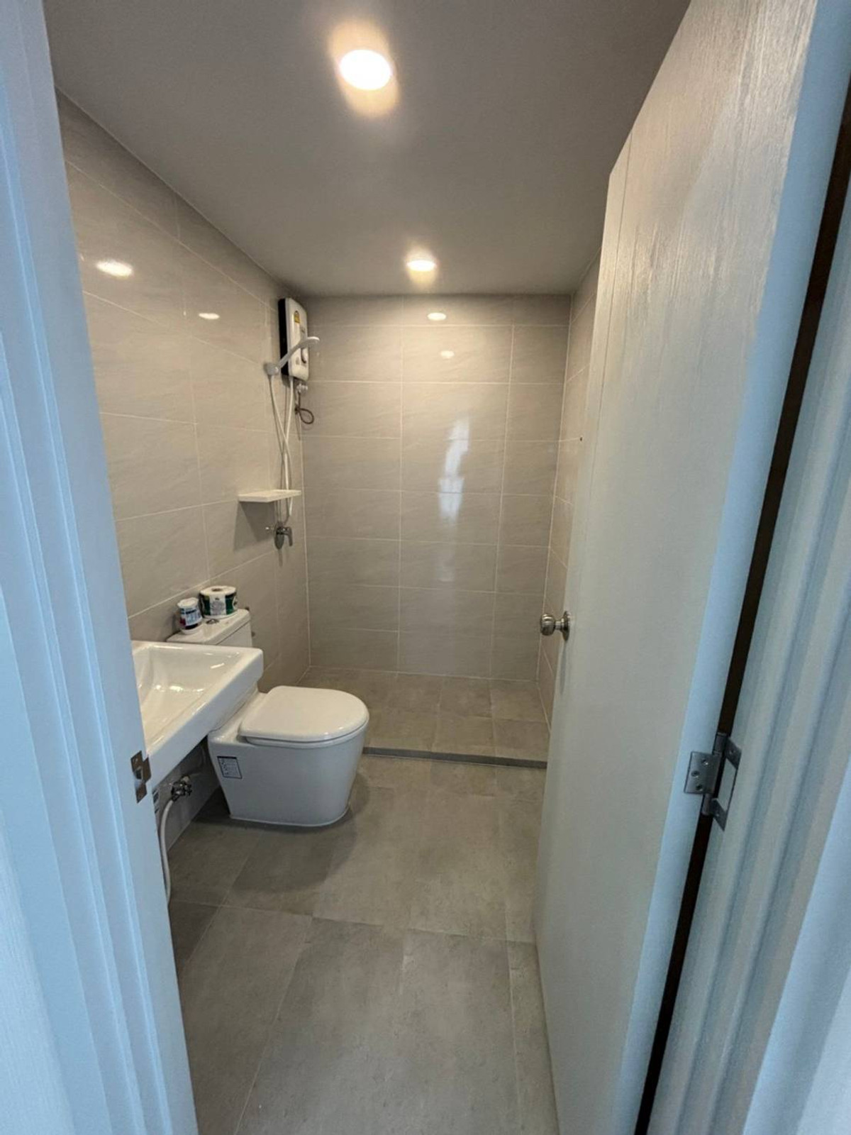 For RentCondoPinklao, Charansanitwong : Condo opposite Yanhee Hospital, next to MRT Blue Line, Bang O Station.