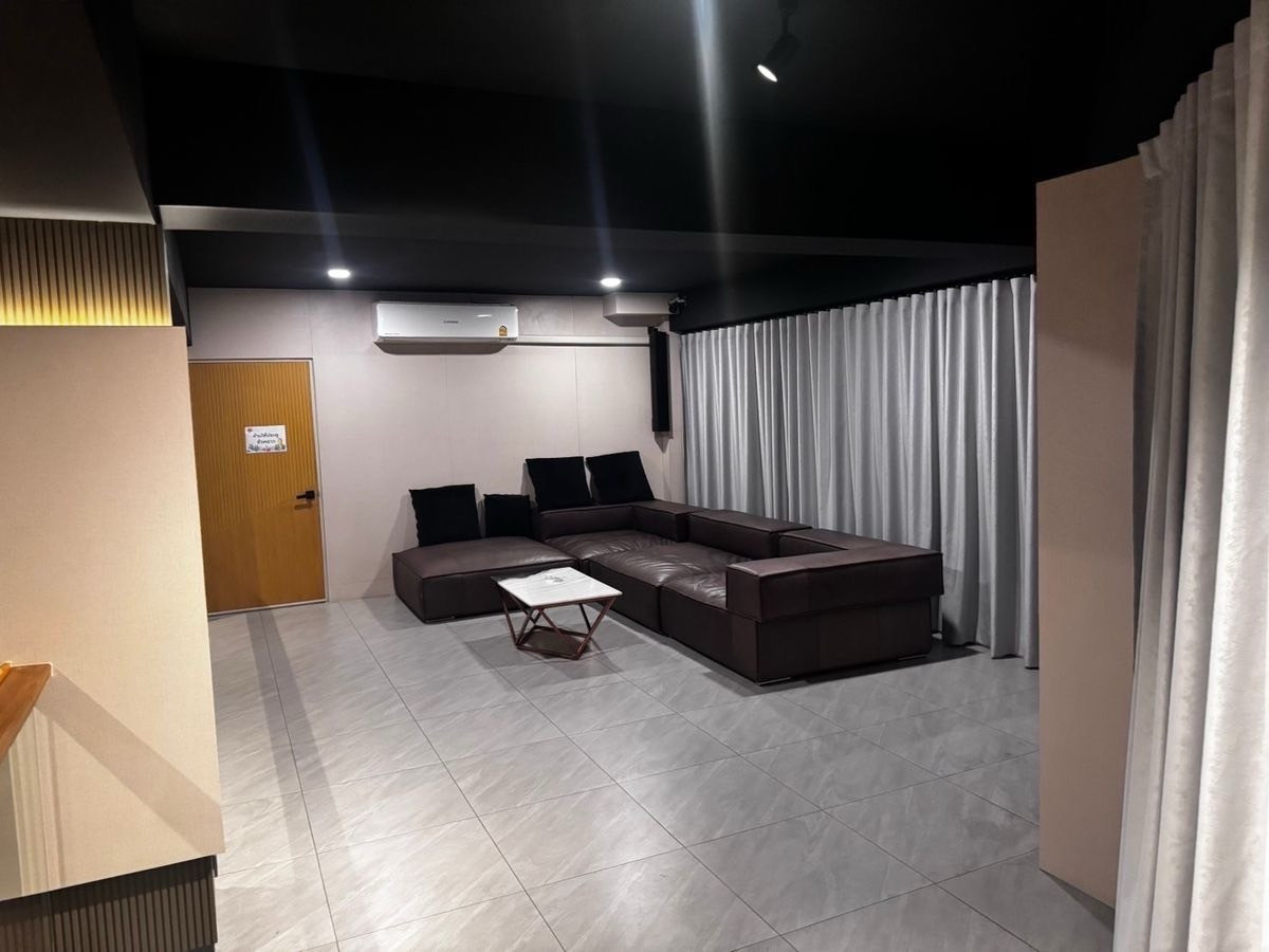 For RentOfficeRama9, Petchburi, RCA : Office building for rent, 1,100 square meters, 5 floors, with elevator @ Rama 9 Phatthanakan 29, Bangkok