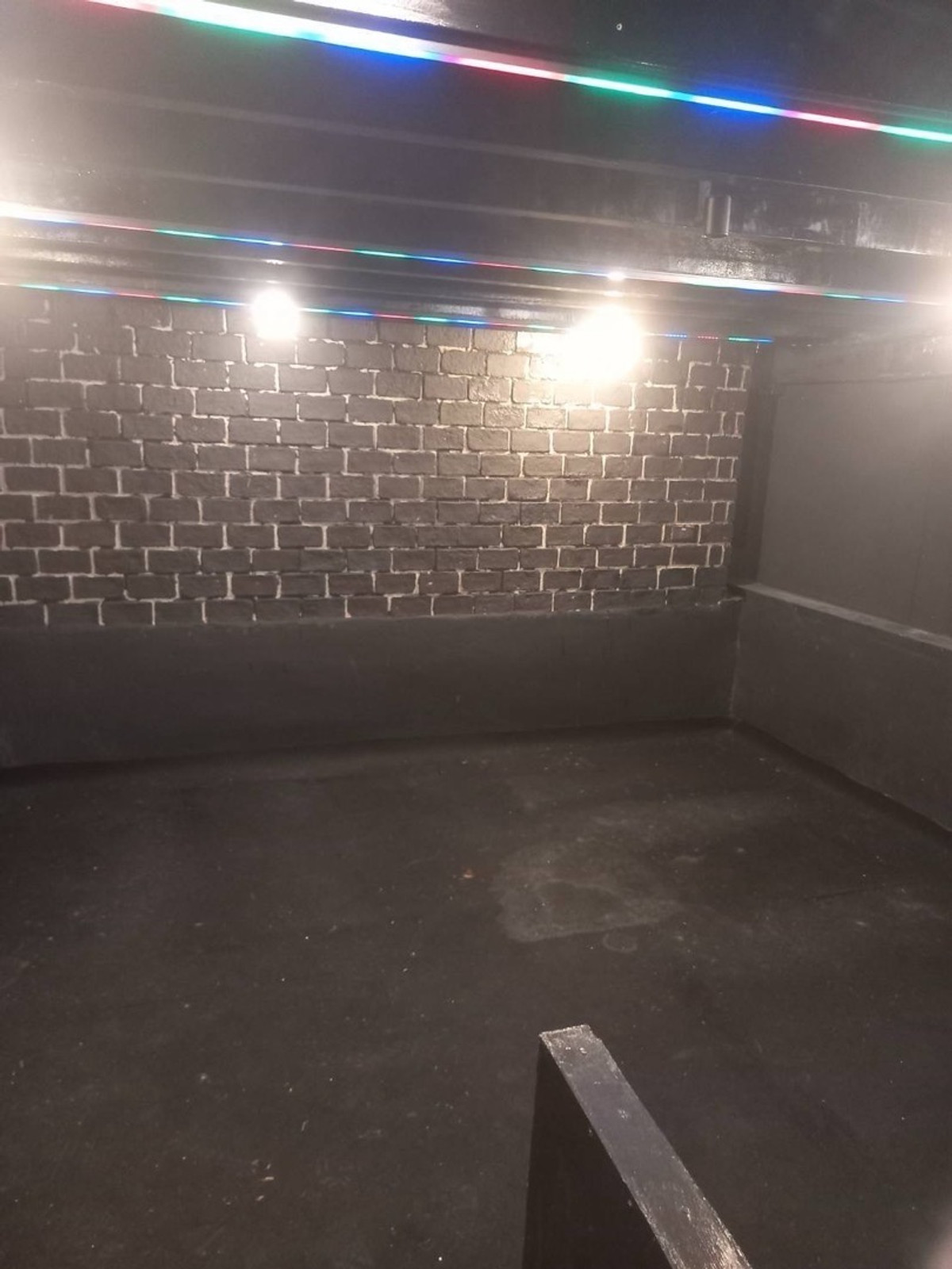 ให้เช่าร้านค้า/ตลาดนัดสีลม ศาลาแดง บางรัก : พื้นที่เช่าทำธุรกิจ สีลม 300 ตารางเมตร รถไฟฟ้า BTS ศาลาแดง @ ซอยธนิยะ 