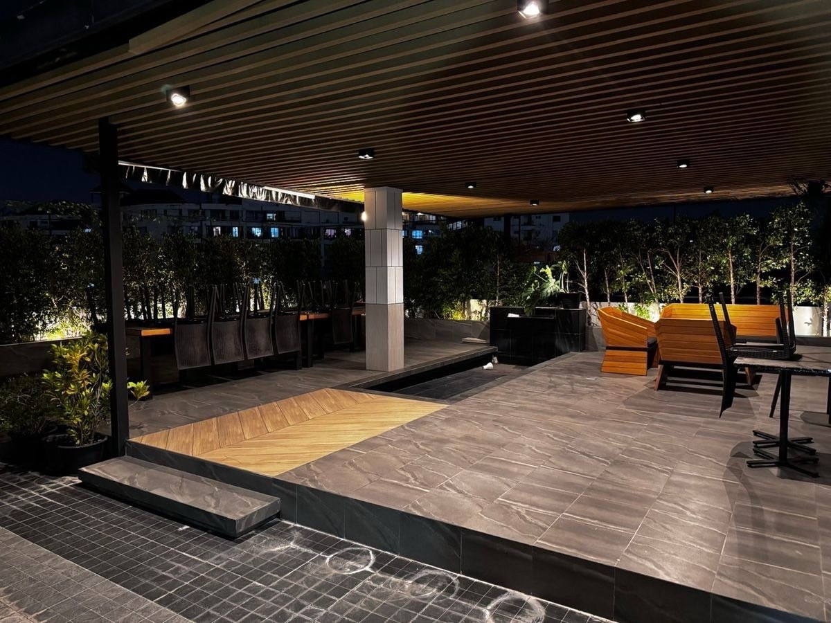 For RentRetail SpaceRama9, Petchburi, RCA : Commercial building for rent, Rama 9, usable area 1,100 square meters, has an elevator, 5 floors high, single building, not attached to anyone, parking for 10 cars + can rent more @ Rama 9 • Phatthanakan 29, good location.