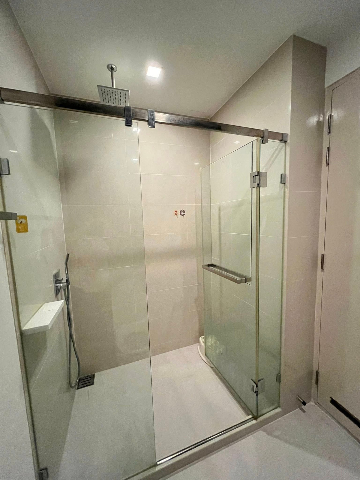 For RentCondoWongwianyai, Charoennakor : Condo for rent, The Room BTS Wongwian Yai, near BTS Wongwian Yai, just 1 minute.