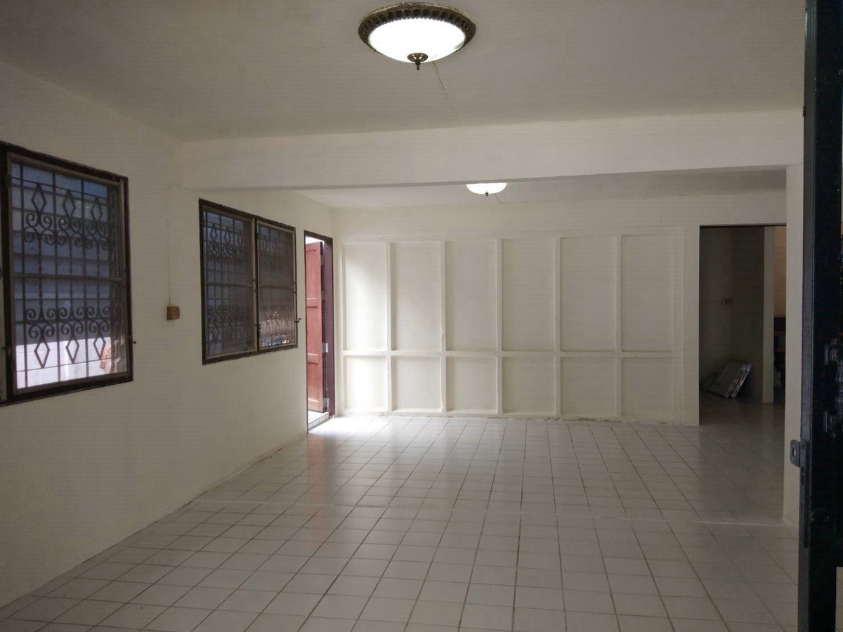 For SaleHouseSamut Prakan,Samrong : Single house for sale, 70 sq m., near the BTS, fresh market mall, expressway.