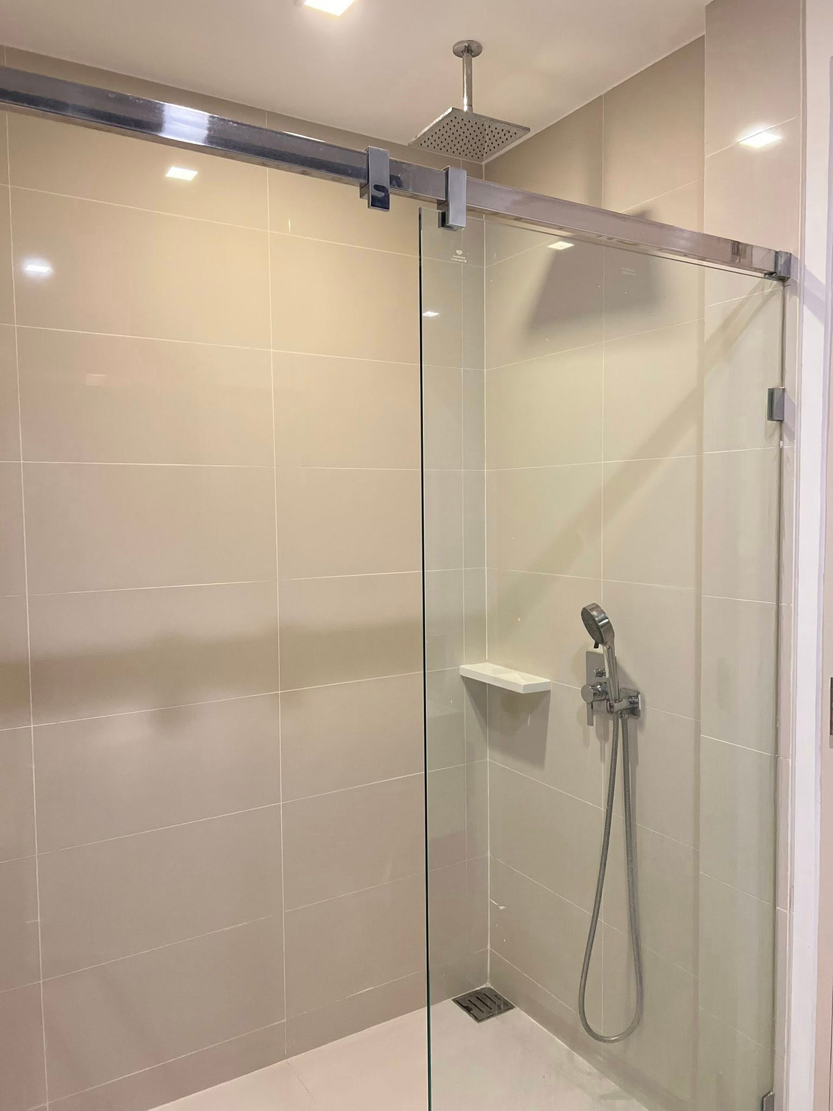 For RentCondoWongwianyai, Charoennakor : Condo for rent, The Room BTS Wongwian Yai, near BTS Wongwian Yai, just 1 minute.