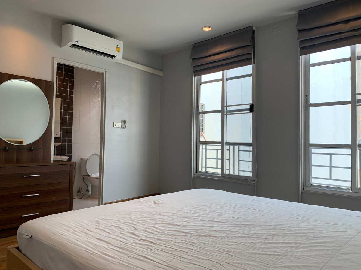 ขายทาวน์โฮมเลียบทางด่วนรามอินทรา : ทาวน์โฮม เดินไป Central East Ville , คริสตัลปาร์ค ได้