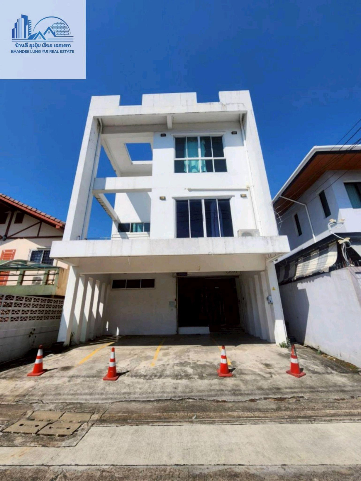 ให้เช่าโฮมออฟฟิศพระราม 9 เพชรบุรีตัดใหม่ RCA : ให้เช่าออฟฟิศ ซอยศูนย์วิจัยพระราม 9 stand alone ทำได้ทุกธุรกิจ 🧱🗽🗽位于拉玛九路Soi Soi研究中心的独立办公空间出租，适合各类企业。