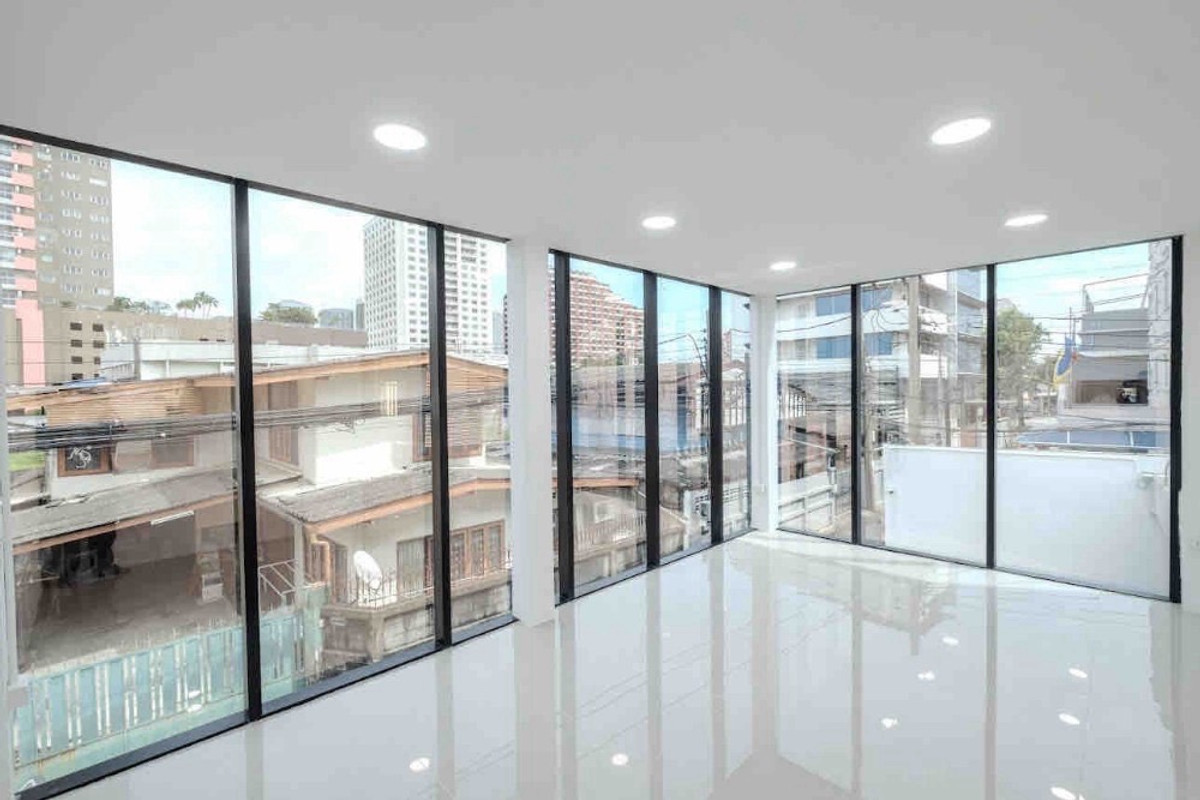 For RentOfficeBangna, Bearing, Lasalle : Office for rent 350 sq m + small warehouse @ Bangna Sanphawut, near BITEC and expressway, convenient travel, parking for 6 cars, can use address for company registration.