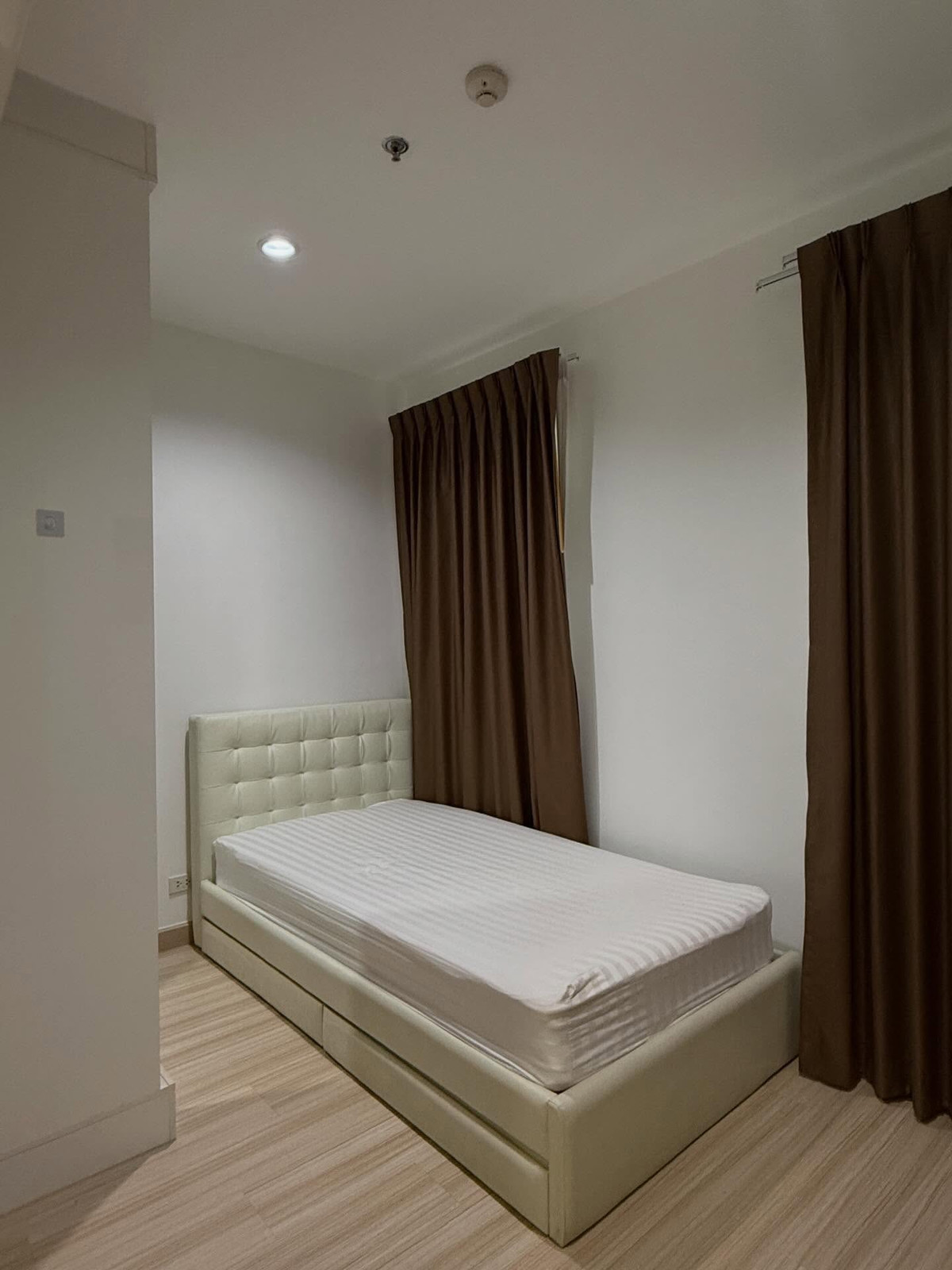 For RentChaengwatana, Muangthong : Urgent Condo for rent