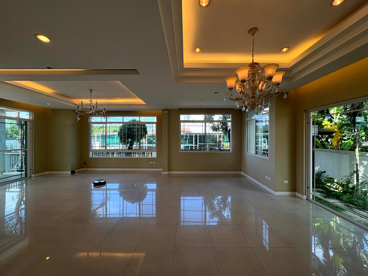 ขายบ้านสมุทรปราการ สำโรง : บ้านเดี่ยว นันทวัน ศรีนครินทร์ หลังมุม ตกแต่งใหม่ พร้อมเข้าอยู่