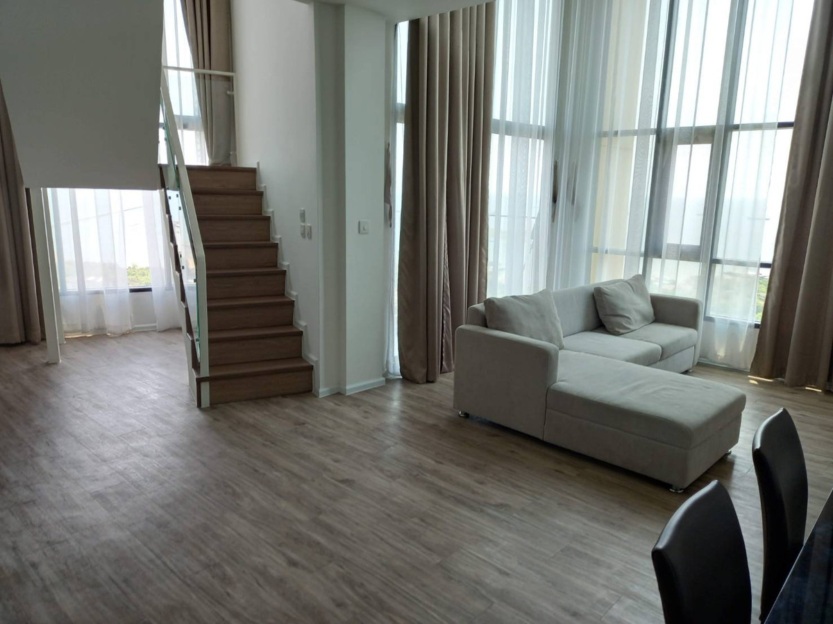 ขายคอนโดศรีราชา แหลมฉบัง บ้านบึง : Knightsbridge the Ocean Sriracha :  ห้องแบบ Duplex   ขนาด 3 ห้องนอน  109 ตารางเมตร  ชั้นสูง วิวทะเล  ตบแต่งพร้อมอยู่ ขายราคา 8 ล้านบาท