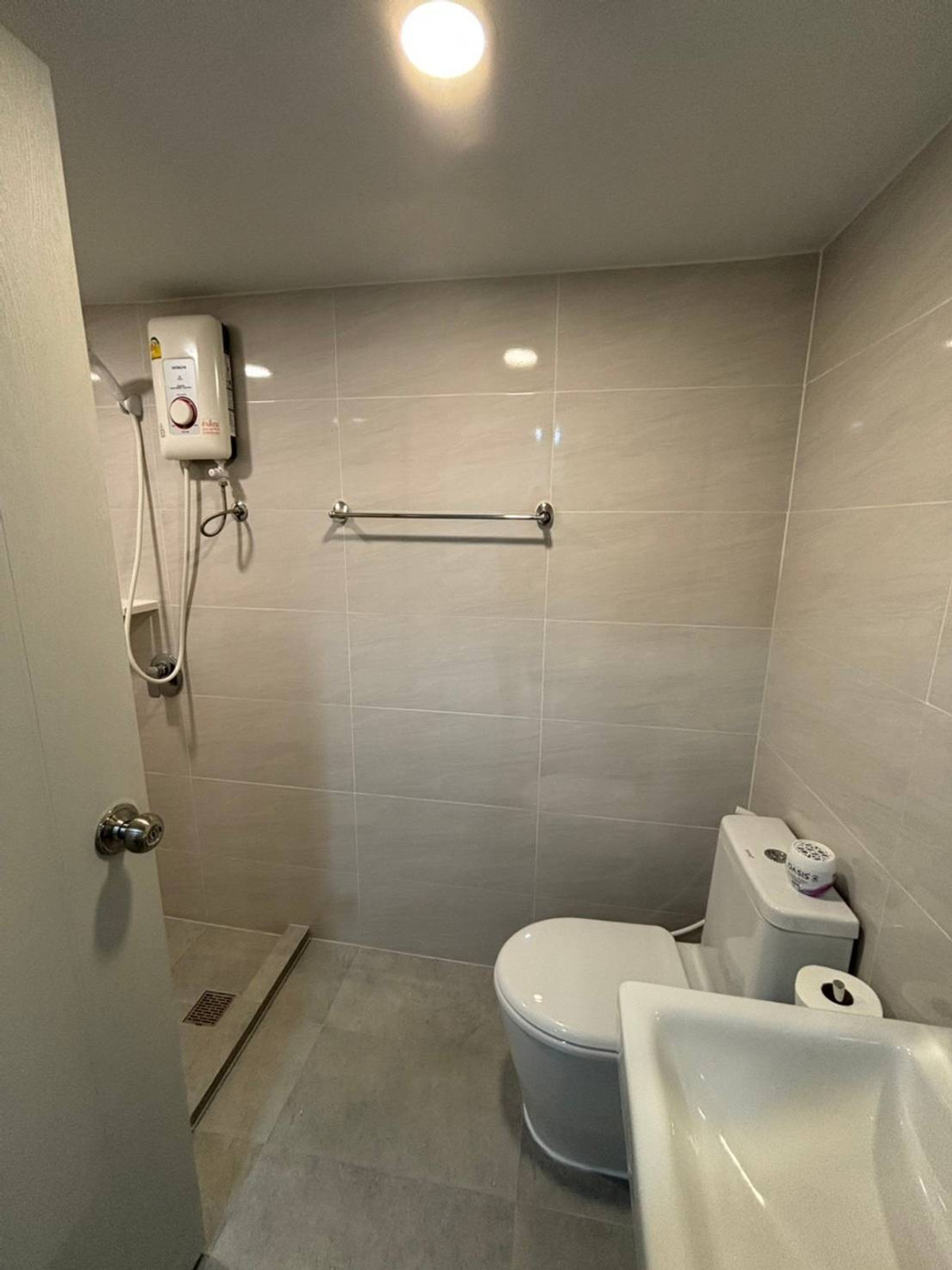 For RentCondoPinklao, Charansanitwong : Condo opposite Yanhee Hospital, next to MRT Blue Line, Bang O Station.