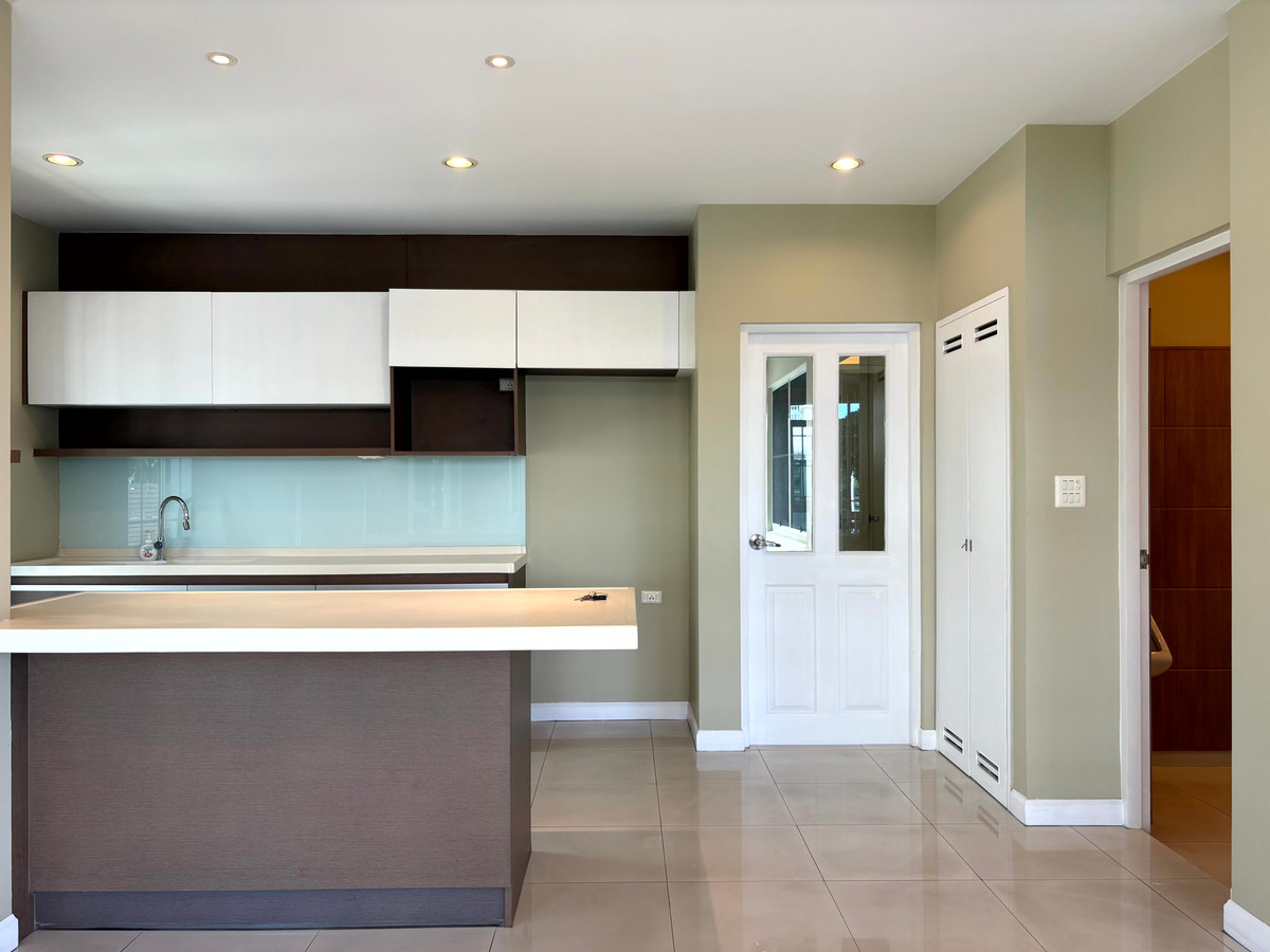 ขายบ้านสมุทรปราการ สำโรง : บ้านเดี่ยว นันทวัน ศรีนครินทร์ หลังมุม ตกแต่งใหม่ พร้อมเข้าอยู่