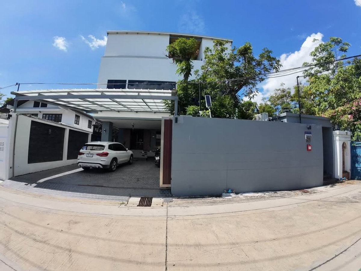 ขายบ้านสะพานควาย จตุจักร : ขายบ้านเดี่ยวสไตส์โมเดิร์น ซอยอินทระ 28  ตามราคาประเมินหาไม่ได้แล้ว