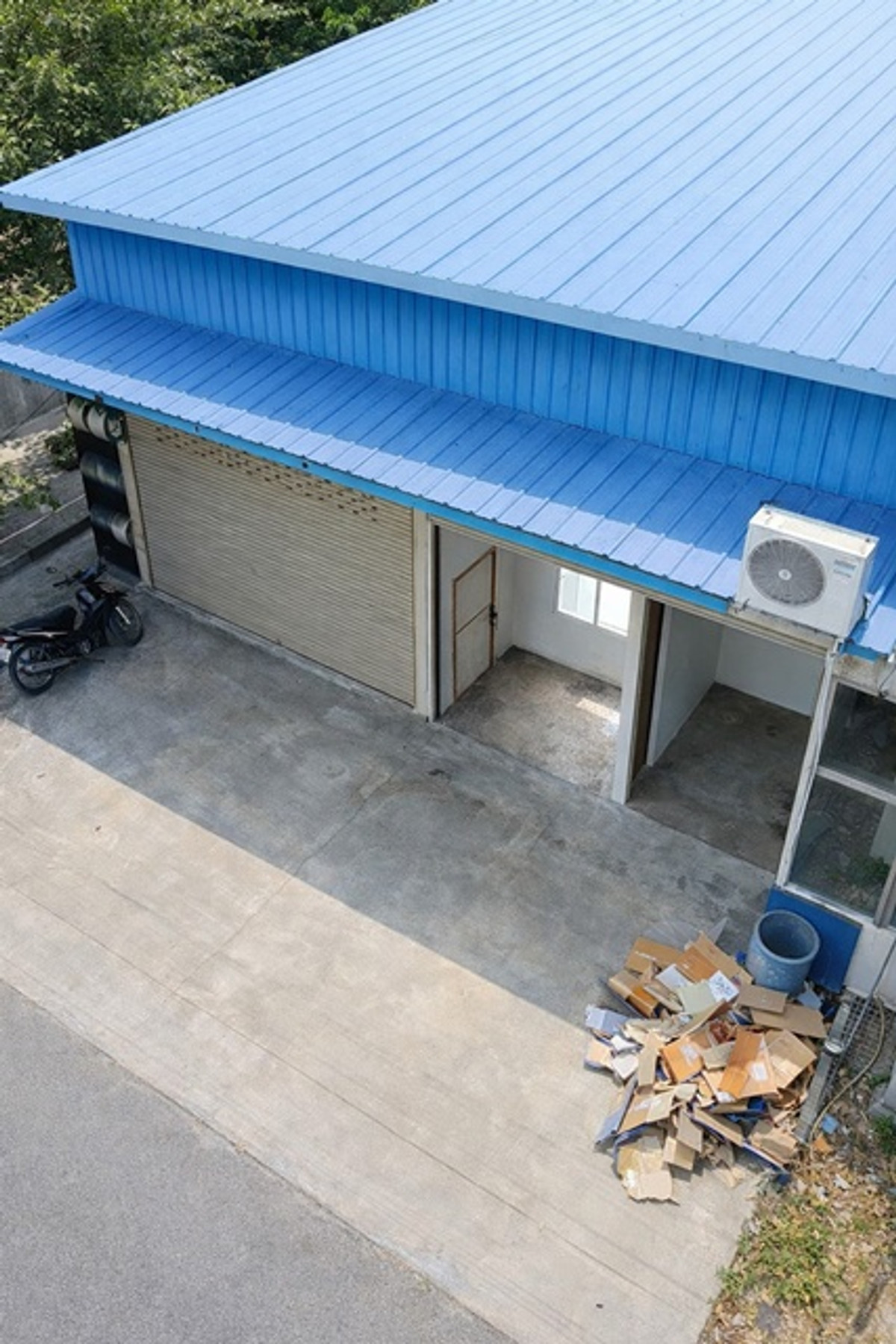 ให้เช่าโกดังปทุมธานี รังสิต ธรรมศาสตร์ : ตลาดลาดสวาย 800 ม. 130ตร.ม. PTT ลำลูกกาคลอง4 100ม. วัดลาดสวาย 1.2 กม. โกดังให้เช่า 1นอน 1น้ำ ติดถนนใหญ่ จอดรถหน้าอาคารได้ 2 คัน