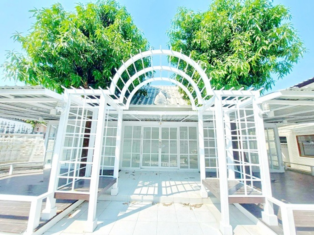 For RentHouseSaraburi : in Pak Phriew city center Two houses within the same fence Saraburi Transportation Hub 1.2 km. 2 sto