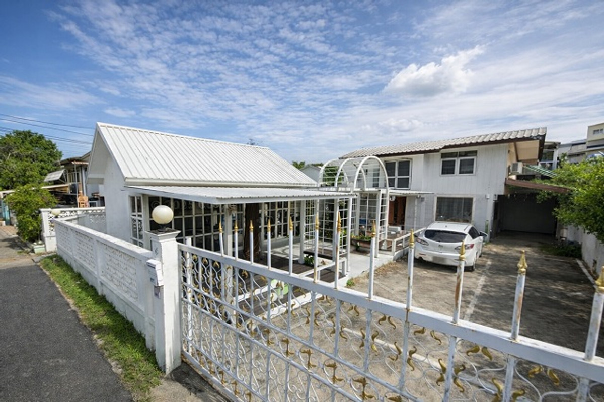 For RentHouseSaraburi : Saraburi Transportation Hub 1.2 km. 2 story detached house for rent 2 bed 2 bath near Sukhanan Park