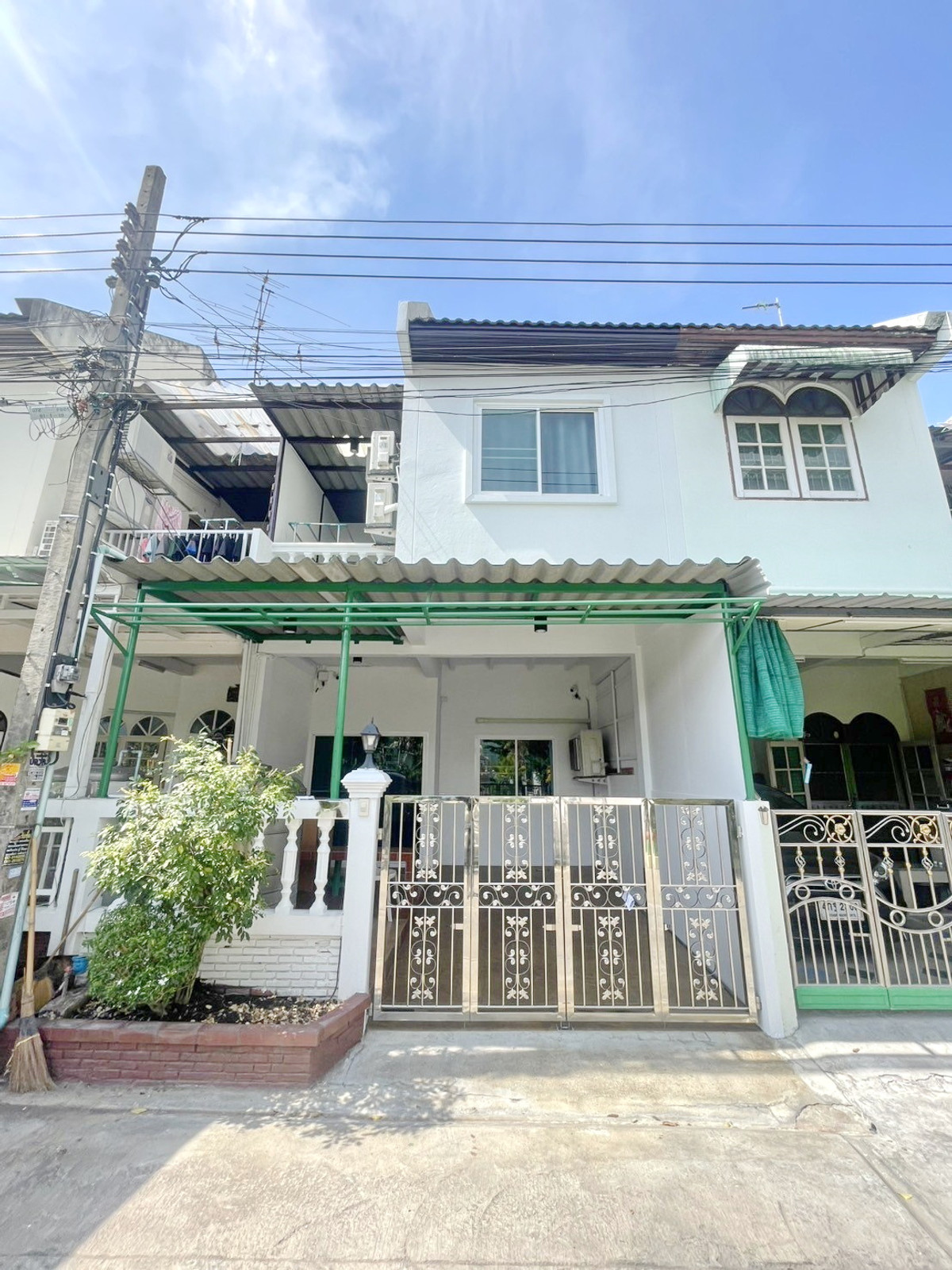 ให้เช่าทาวน์โฮมรัชดา ห้วยขวาง : HK0393😊 For RENT ให้เช่า ทาวน์เฮ้าส์ 3 ชั้น🚪3 ห้องนอน🚄ใกล้ MRT ห้วยขวาง🏢รัชดา-ห้วยขวาง🔔พื้นที่บ้าน:16ตร.วา🔔พื้นที่ใช้สอย:160ตร.ม.💲เช่า:25,000฿📞O99-5919653,O65-9423251✅LineID:@sureresidence