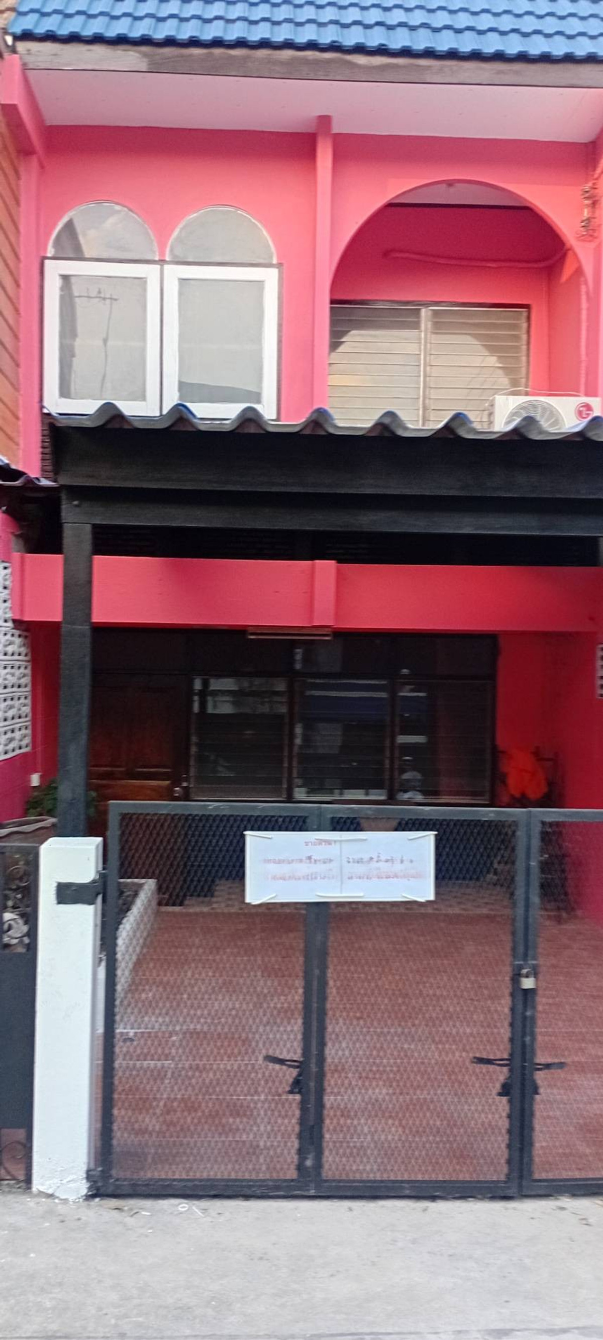 For SaleTownhomeChokchai 4, Ladprao 71, Ladprao 48, : Urgent sale!! Townhome, 2 floors, 21 sq m, prime location, Lat Phrao 93.