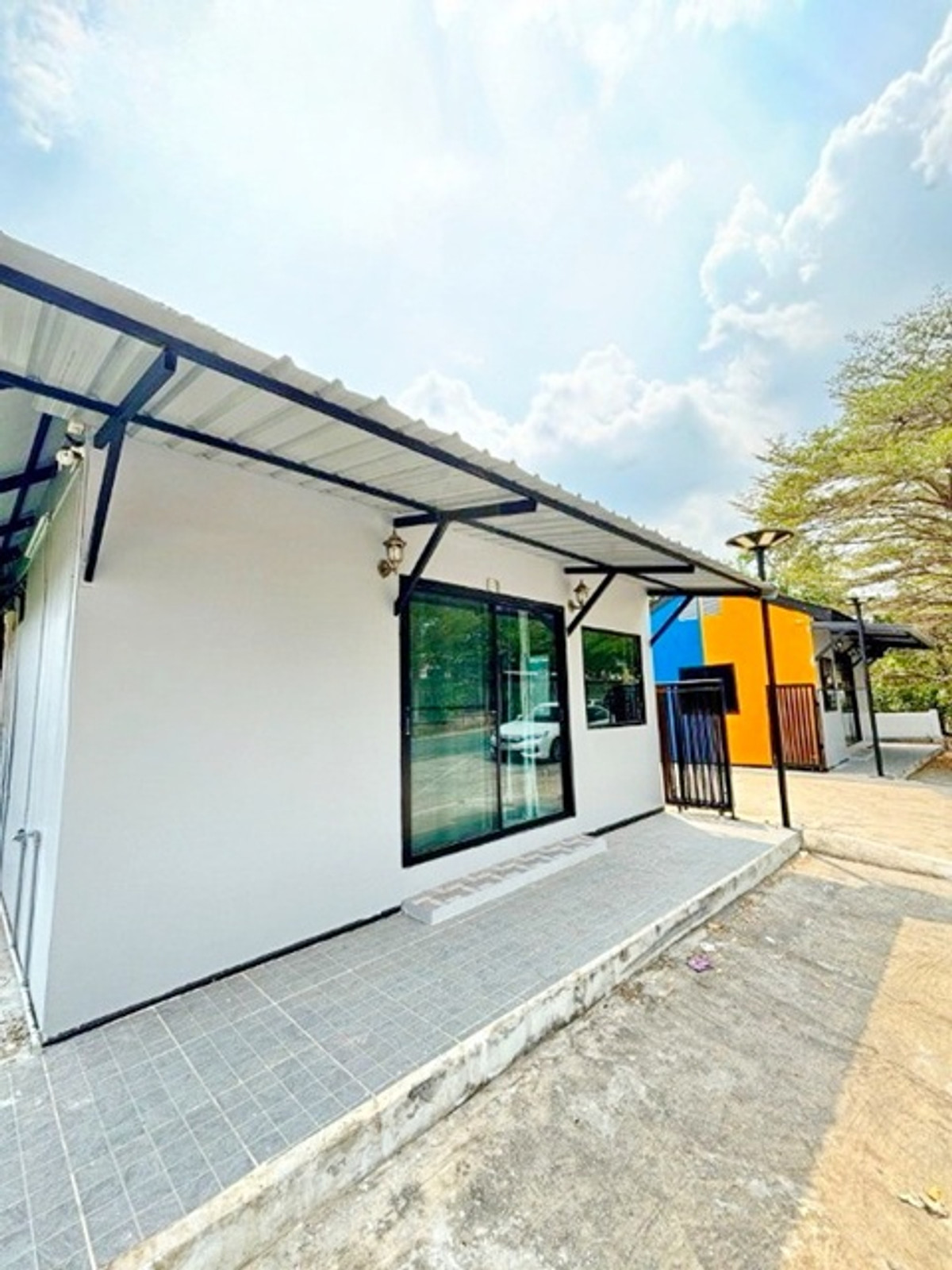 For RentHousePathum Thani,Rangsit, Thammasat : Klong Sam Market 1.5 km. Detached house for rent 1 bedroom 1 bathroom in Klong Sam project near Klon