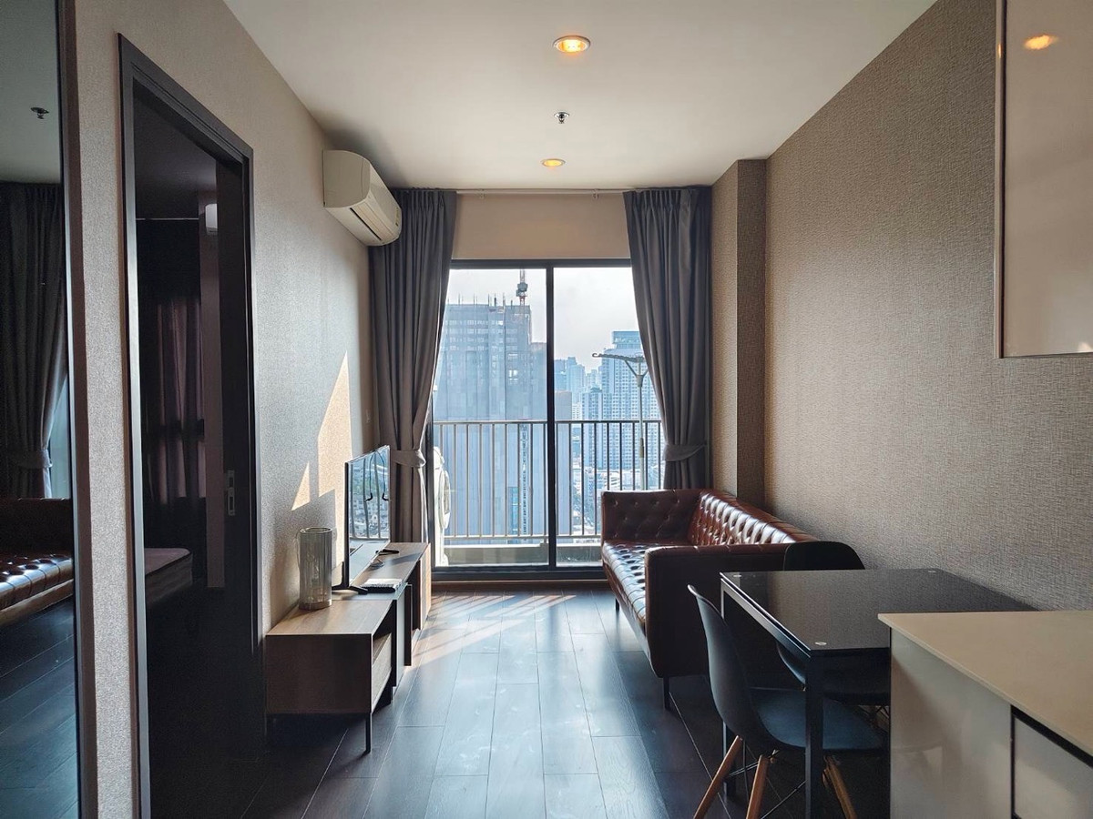 ให้เช่าคอนโดสุขุมวิท อโศก ทองหล่อ : 🔥พร้อมเข้าอยู่🔥35ตรม 16,500฿ ราคานี้หาไม่ได้แล้ว C Ekkamai ชั้น 28 