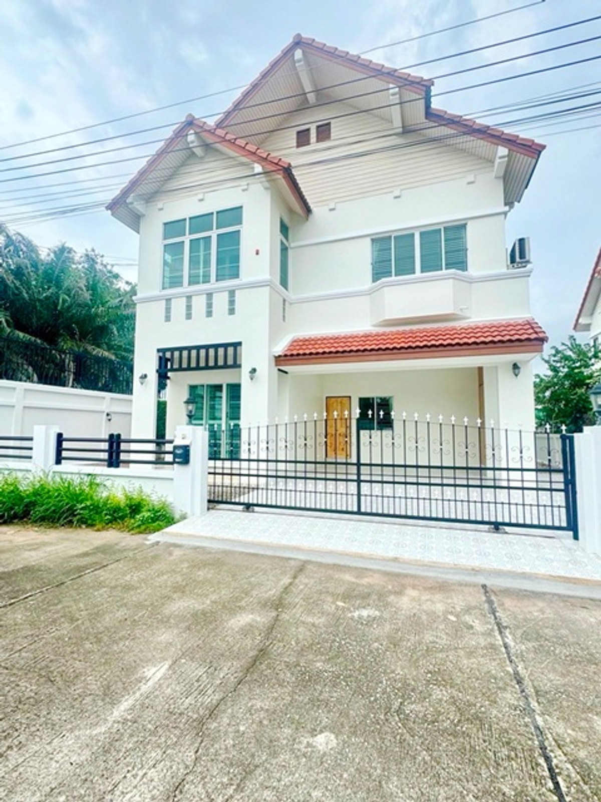 ให้เช่าบ้านพัทยา บางแสน ชลบุรี สัตหีบ : J Park ศรีราชา 900 ม. ขาย-เช่าบ้านเดี่ยว 2 ชั้น 3 นอน 3 น้ำ ทำเลคุณภาพในศรีราชา เดินทางสะดวก